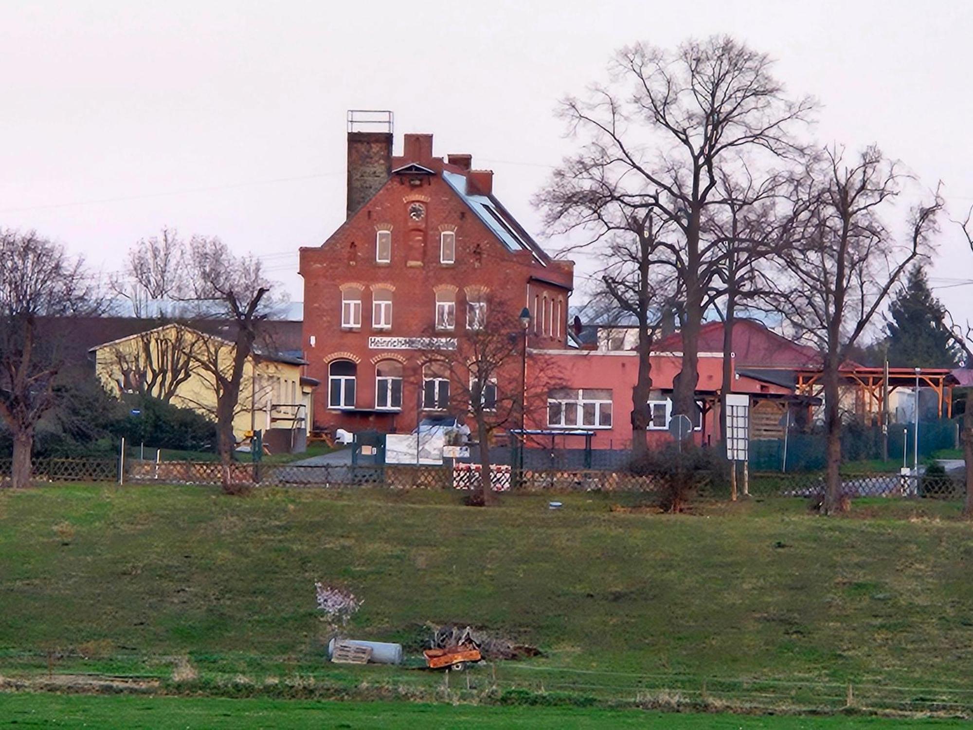 Gaestewohnung Heinrich Heine Schule Bad Dürrenberg Buitenkant foto